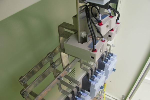 博乐配电柜-应急照明配电柜使用对工作人员的具